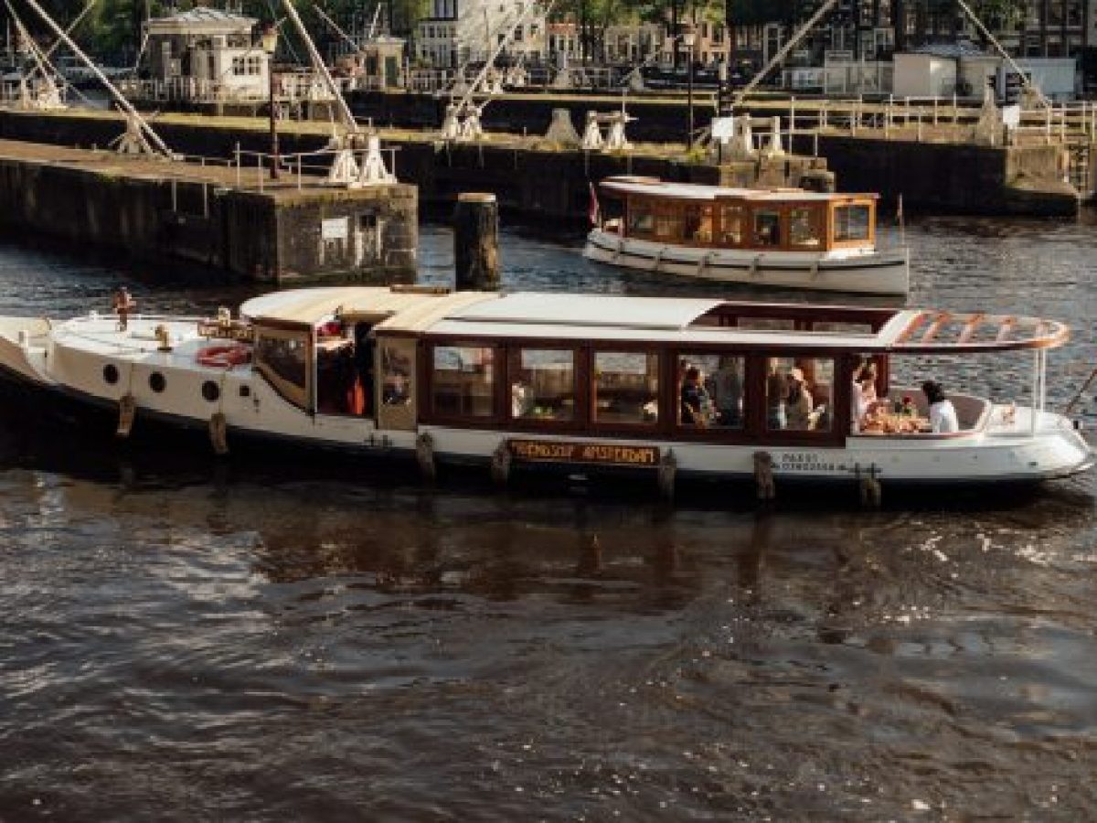 a small boat in a harbor